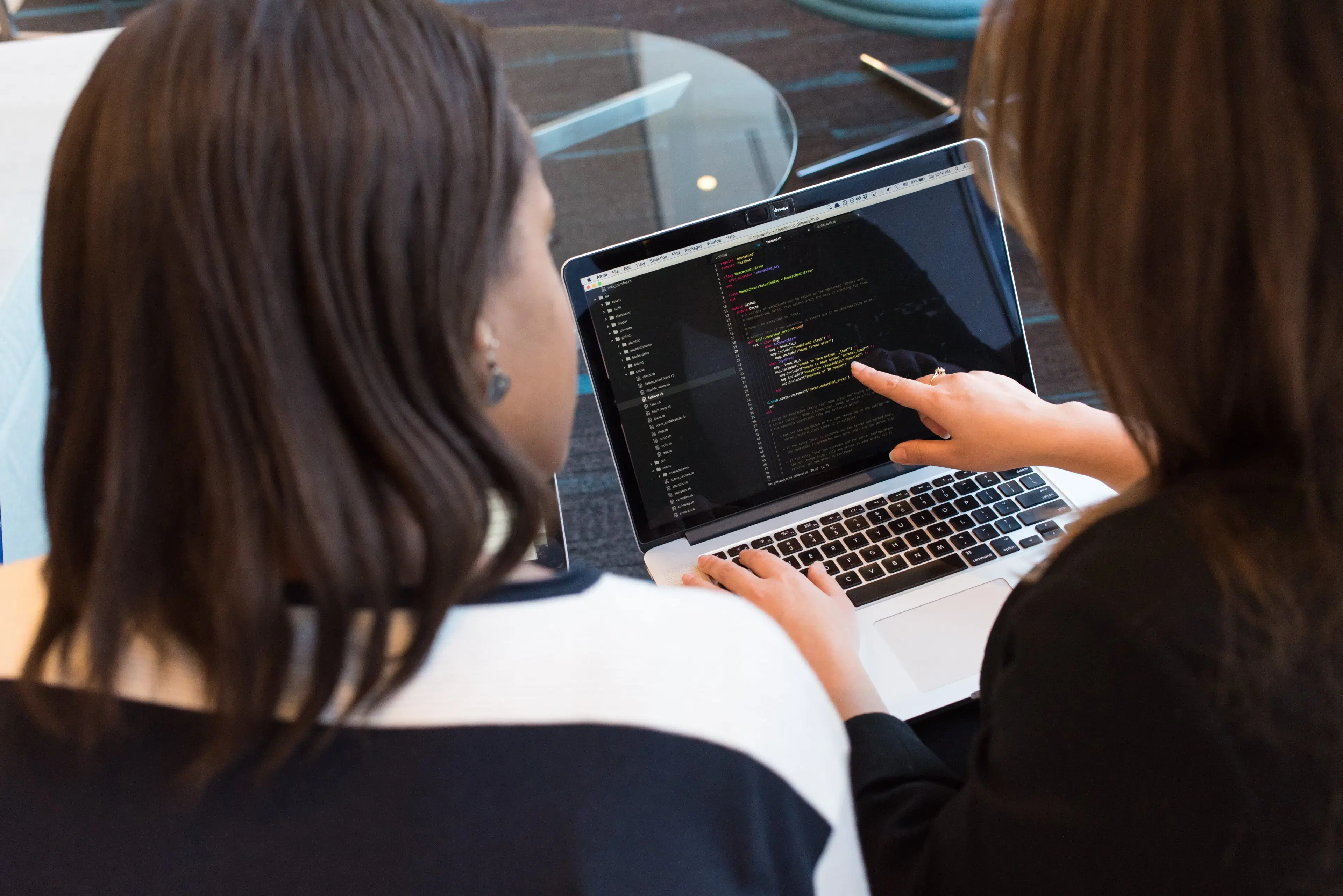 The Advantages of Choosing a Custom Software Development Company